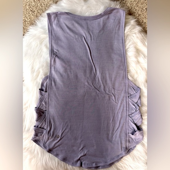 Lululemon size ?6 Var-City Muscle Tank
Heathered Lilac - Picture 4 of 9